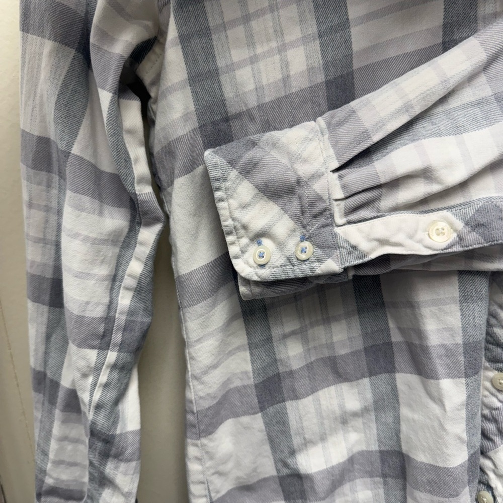 Vineyard Vines Women’s Light Gray Button Up Relaxed Fit Plaid Cotton Top Size 2 - Picture 4 of 5
